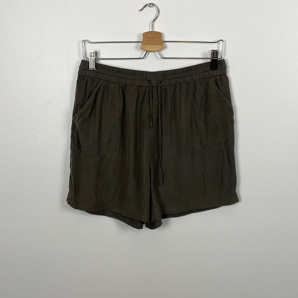 Boden Talia women's elastic drawstring waist 4 pocket soft green short Size 10